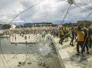 exposicao-na-uff-relembra-atos-antidemocraticos-de-8-de-janeiro