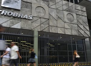 petrobras-destitui-diretor-de-area-que-vendeu-gas-com-100%-de-agio