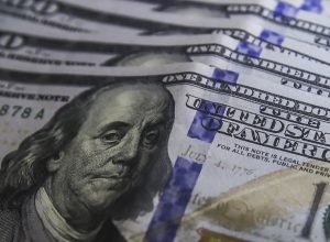 dolar-cai-para-r$-5,17-apos-anuncio-de-recompra-de-titulos-nos-eua