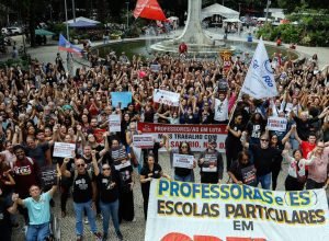professores-de-escolas-particulares-do-rio-fazem-greve-de-24-horas