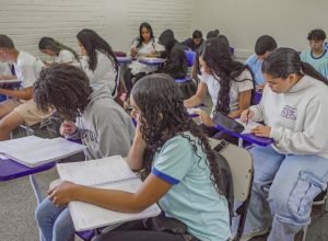 brasil-melhora-desempenho-escolar-no-longo-prazo,-mas-patamar-e-baixo