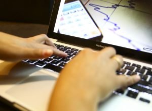 setor-de-servicos-cresce-0,8%-na-passagem-de-janeiro-para-fevereiro