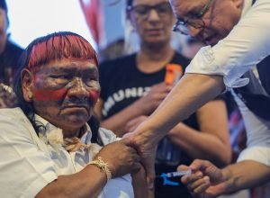 padilha-vacina-lideres-indigenas-para-mostrar-seguranca-do-imunizante