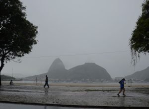 rj-tera-chuva-intensa-e-rajadas-de-vento-de-100km/h-no-fim-de-semana