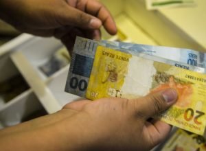 trabalhador-pode-trocar-dividas-mais-caras-por-consignado-para-clt