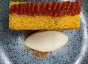 receita:-bolo-de-milho-com-calda-de-goiabada-e-farofa-doce-do-chef-catarina