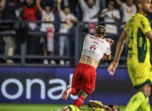 pitta-marca-e-deixa-bragantino-na-vice-lideranca-do-brasileiro