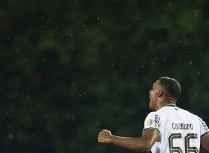 libertadores:-botafogo-joga-mal,-mas-arranca-vitoria-sobre-o-carabobo