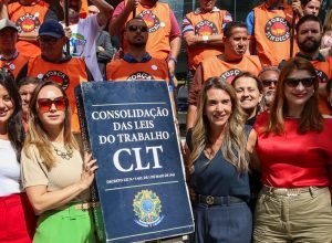 manifestantes-fazem-ato-em-defesa-da-justica-do-trabalho-em-sao-paulo
