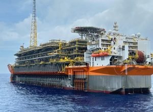 petrobras-descobre-oleo-de-qualidade-na-bacia-de-santos