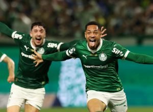 vitor-roque-marca-nos-acrescimos-para-levar-palmeiras-a-lideranca