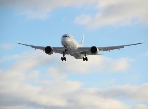 preco-de-passagem-aerea-para-eua-deve-cair-a-curto-prazo,-diz-especialista