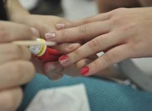 servicos-crescem-0,3%-em-marco,-na-segunda-alta-seguida