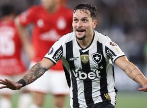 artur-marca-golaco-e-botafogo-vence-estudiantes-na-libertadores