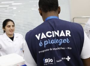 com-apenas-22%-de-cobertura,-rio-comeca-vacinacao-volante-contra-gripe